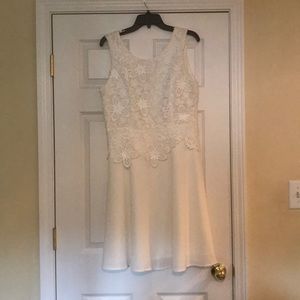 Lovely white sleeveless dress!